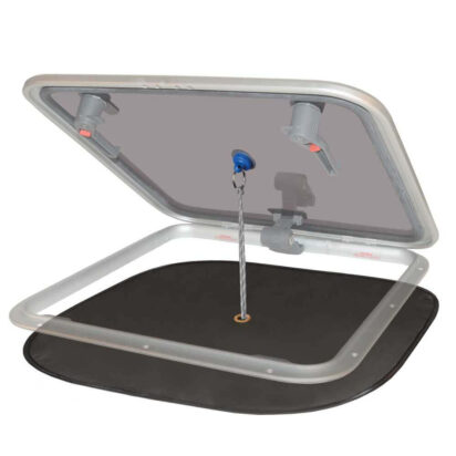Muggenhor Dekluik Waterline luik, getint polycarbonaat deksel, grijze vergrendeling, blauwe handgreep, dektoepassing.