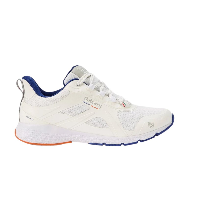 Dubarry Cowes Zeiltrainer dames, bovenwerk van mesh, witte zeilschoen met blauwe voering; antislipzool voor gebruik aan dek.